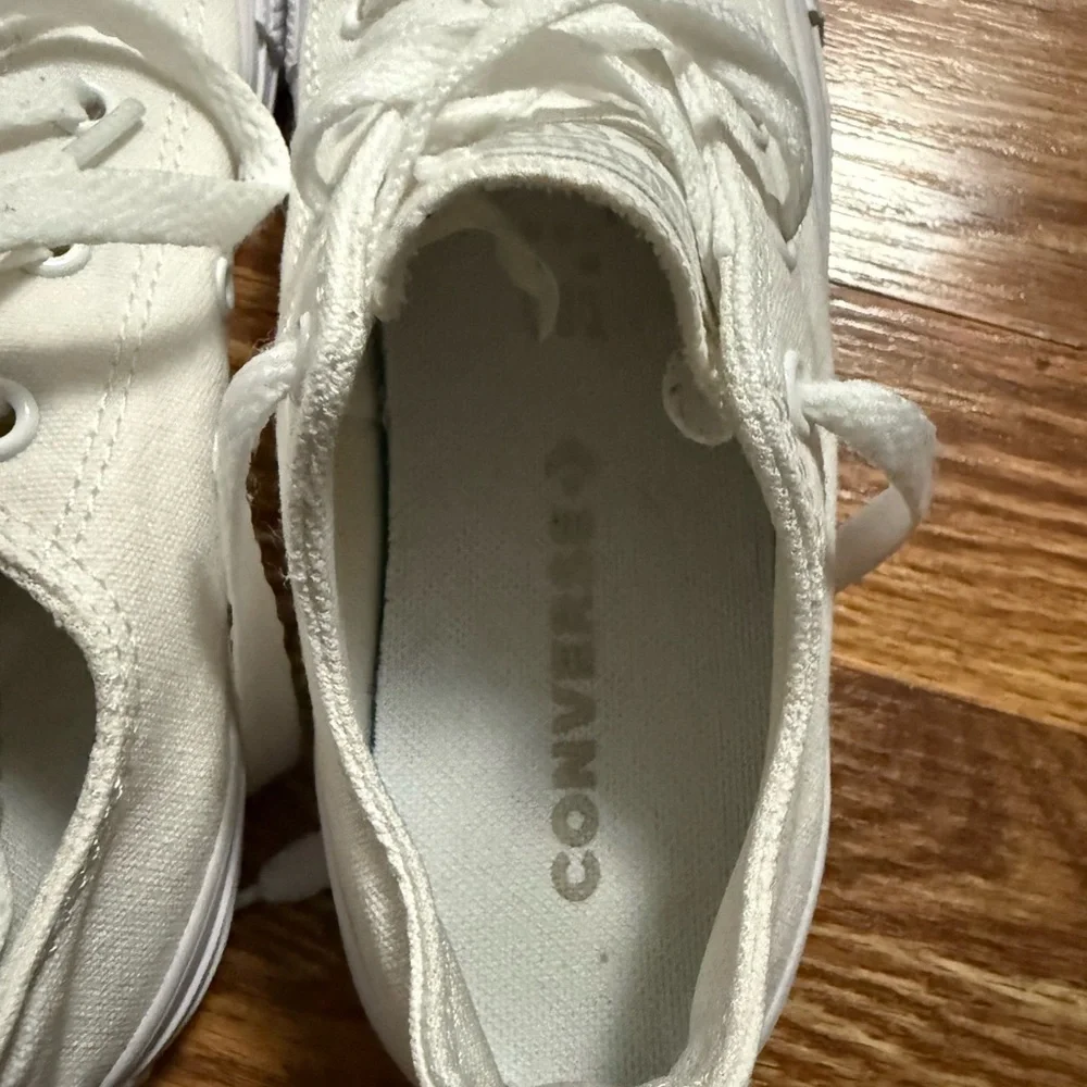 Converse Low Top Canvas Youth Size 2